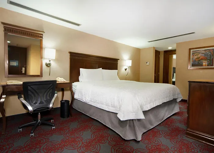 Hotel Hampton & - Centro Historico